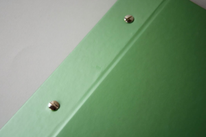 Porte-menu carton - Habillage personnalisé contre collé - Fixation par rivets